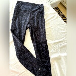 Gap fit. Power move high-rise ankle leggings. Size small wicking material.